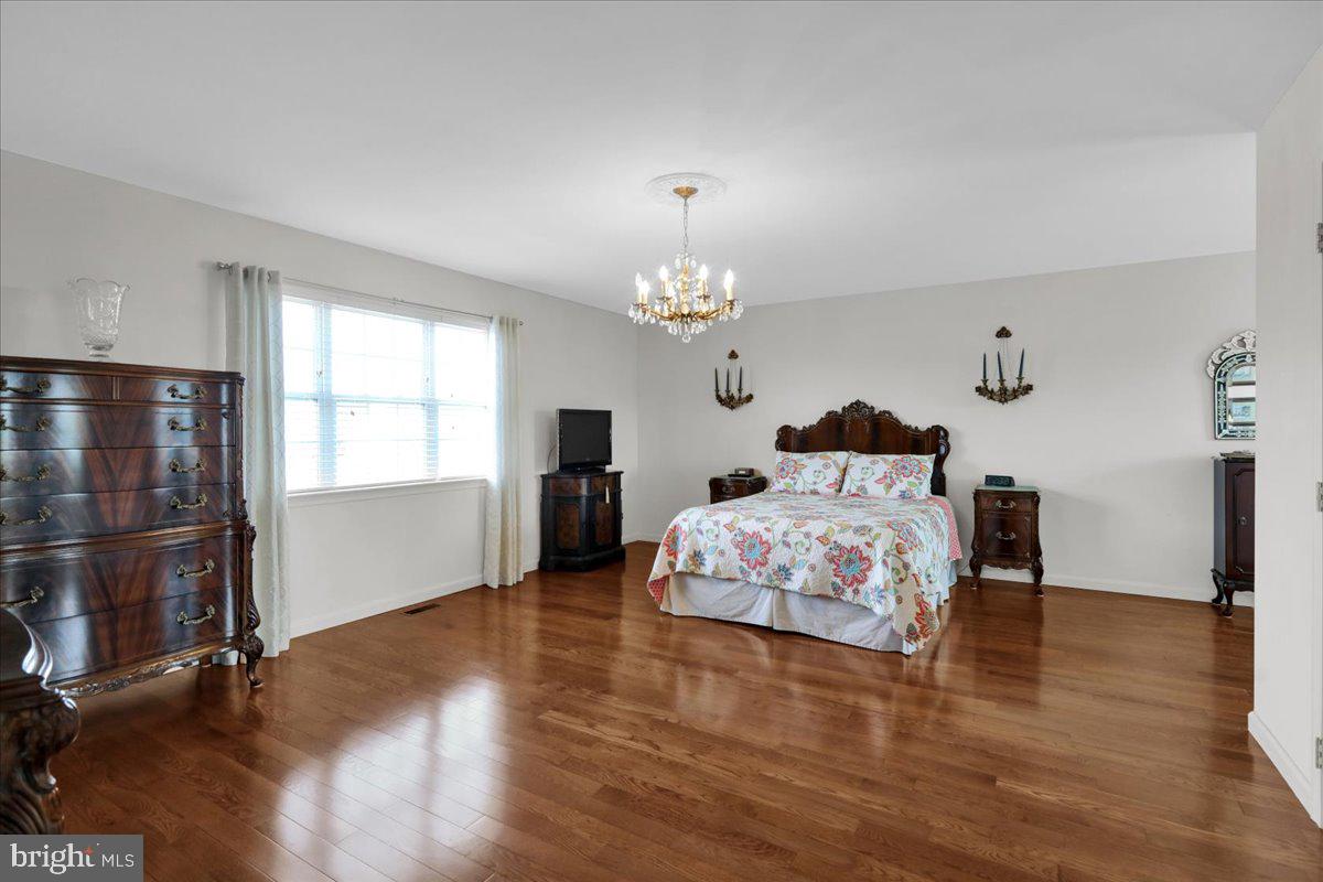 MEADOWBROOK - Residential