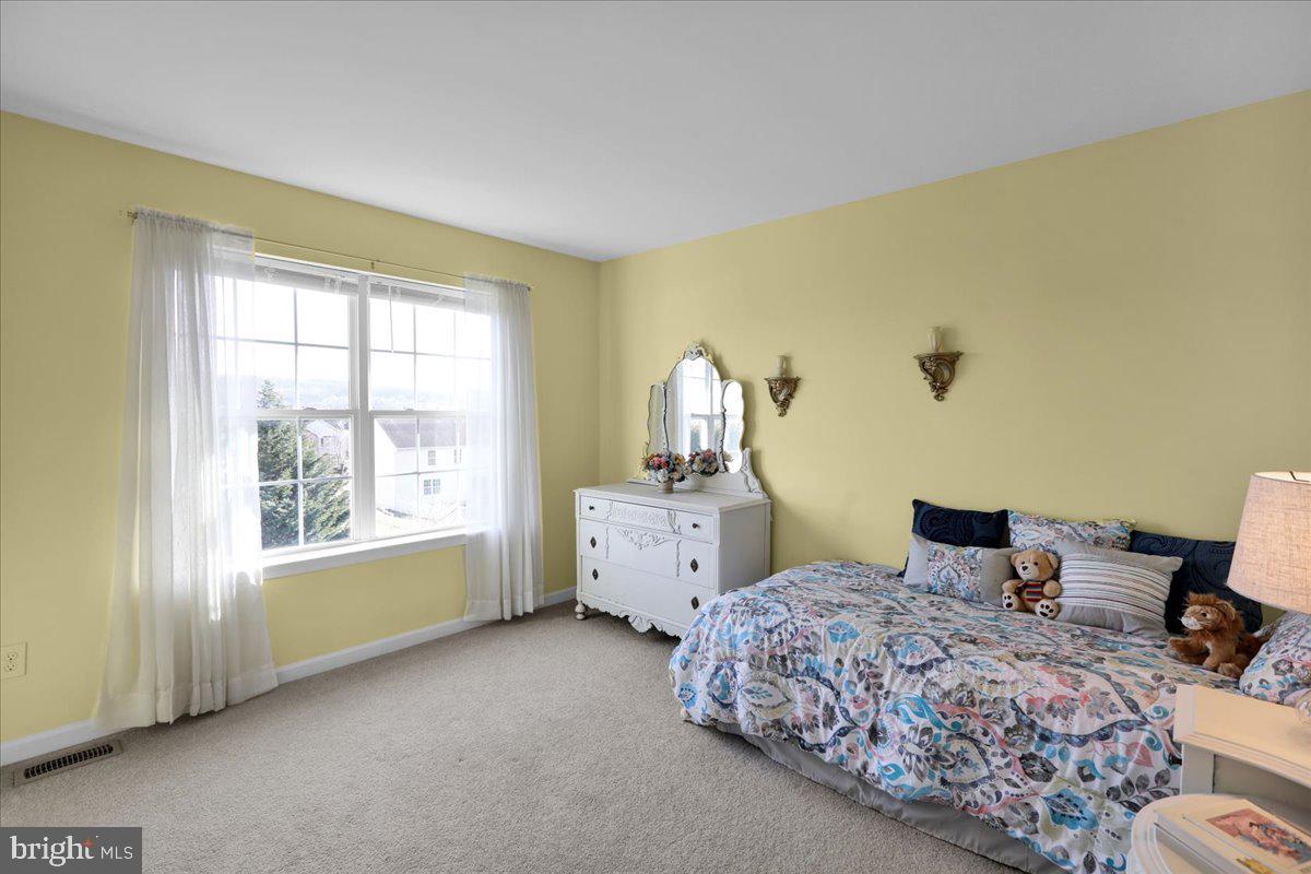 MEADOWBROOK - Residential