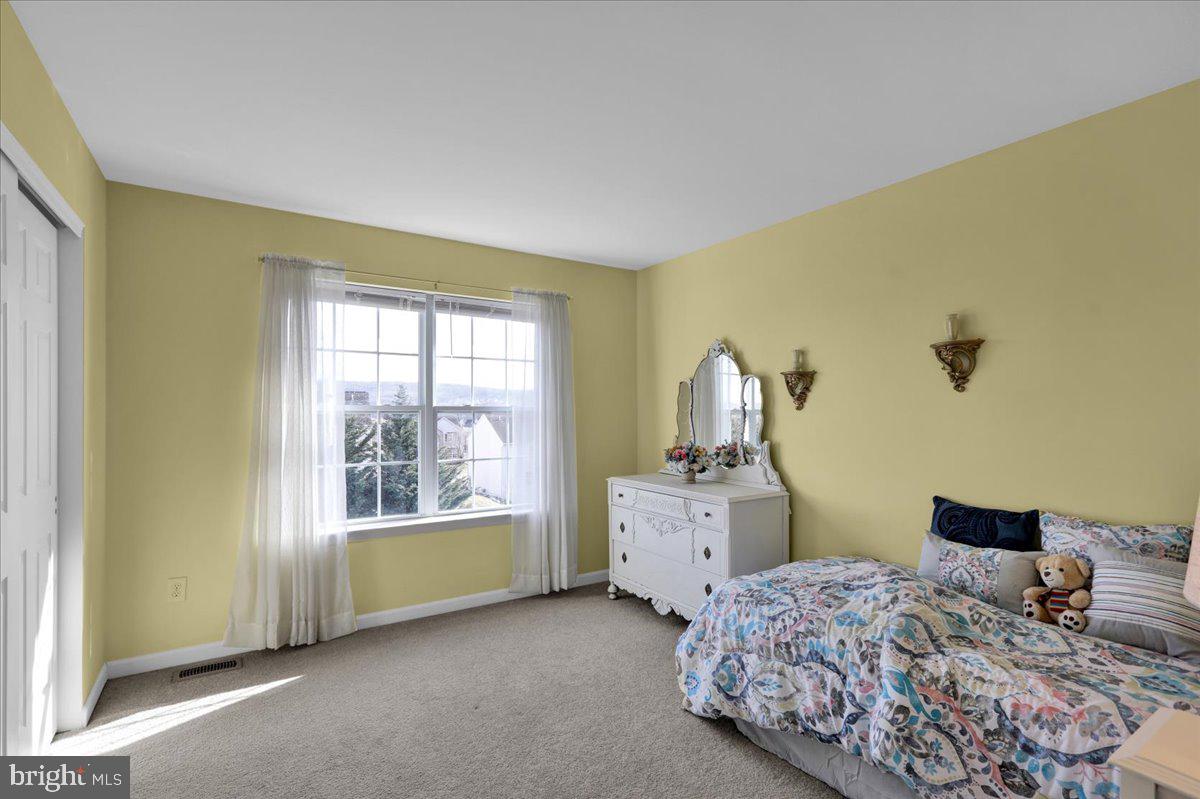 MEADOWBROOK - Residential