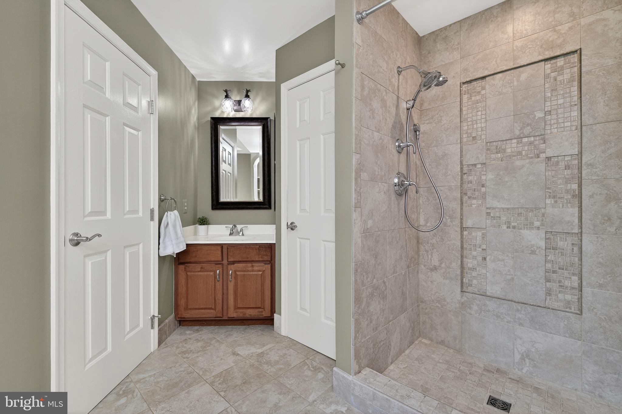 DARNESTOWN KNOLLS - Residential