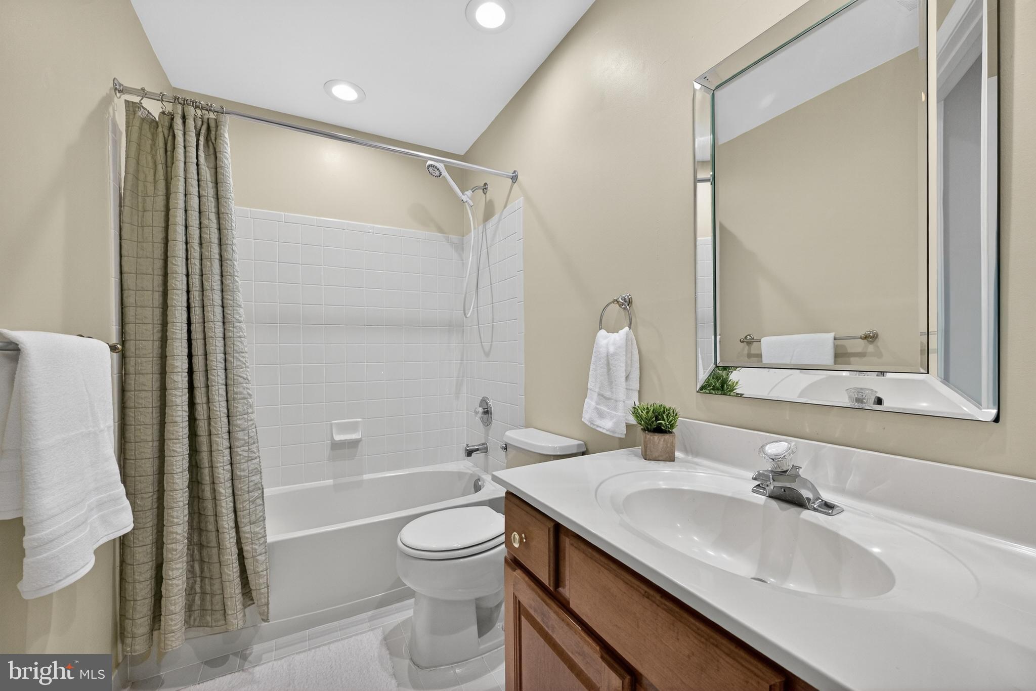DARNESTOWN KNOLLS - Residential
