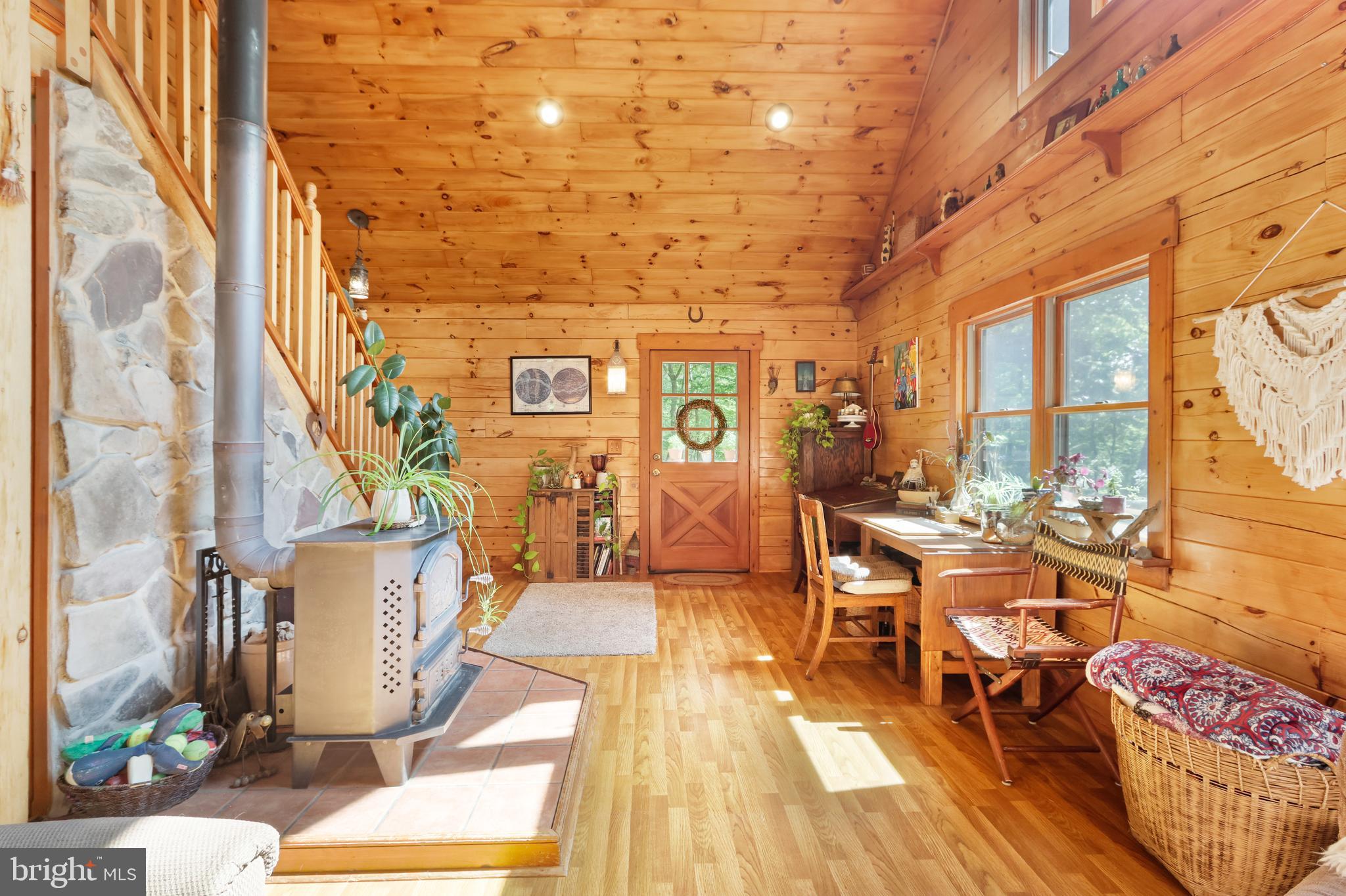 BELTZVILLE LAKE EST - Residential