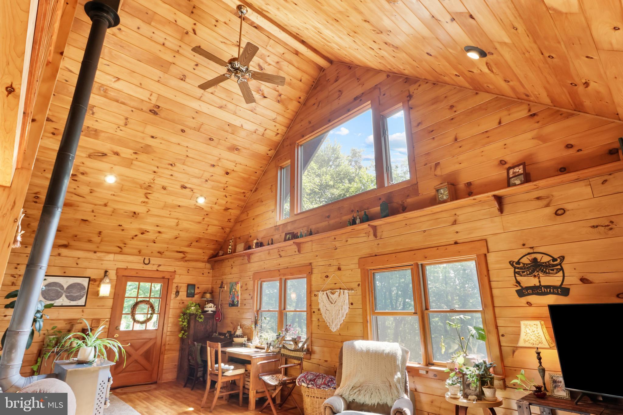 BELTZVILLE LAKE EST - Residential