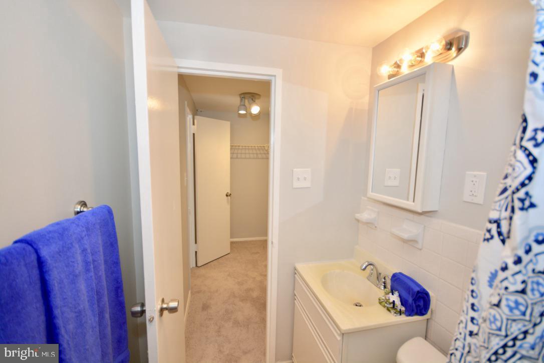 PORT ROYAL CONDOMINIUM - Residential Lease