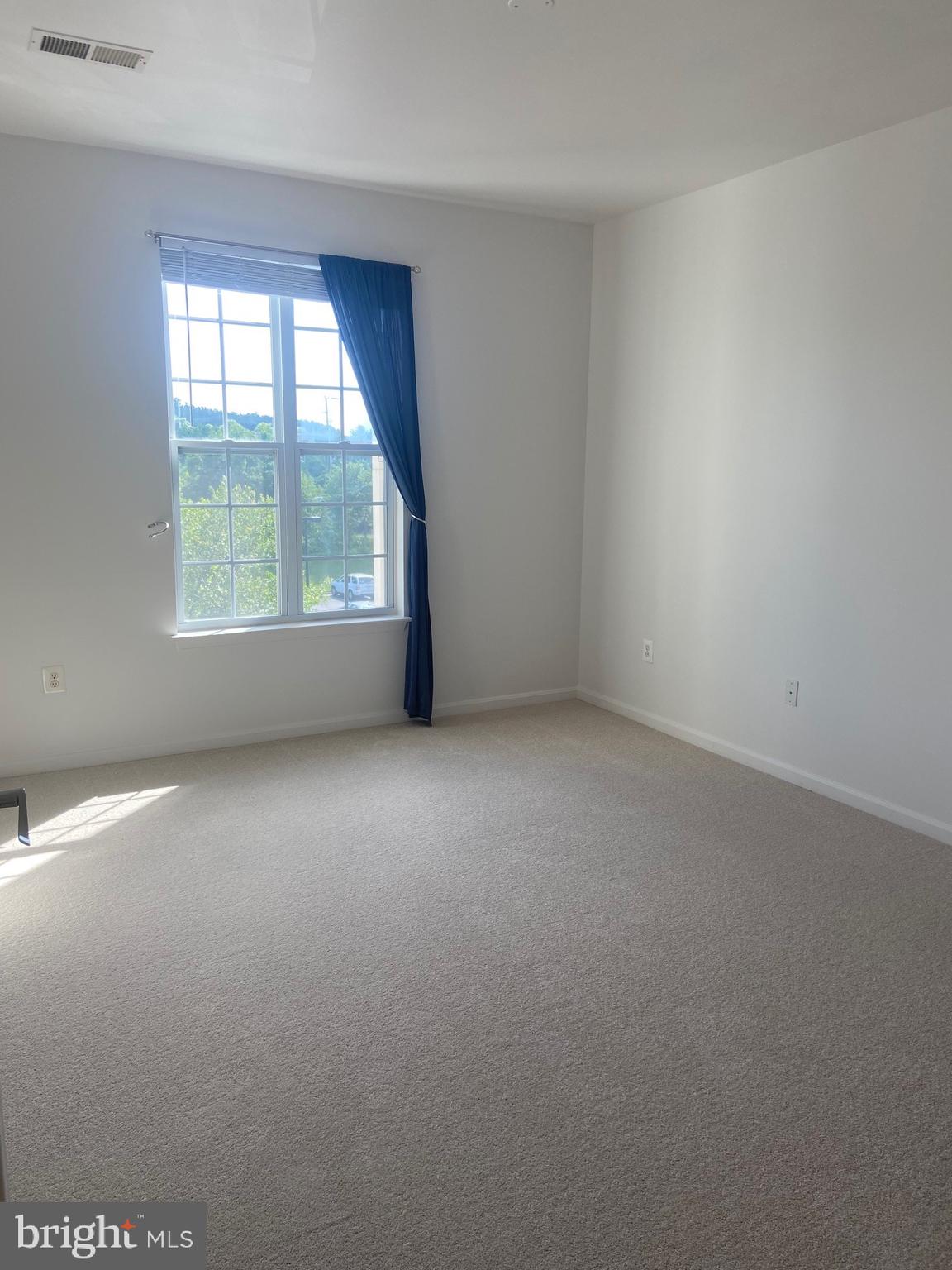 COMMONS ON POTOMAC SQUARE - Residential Lease