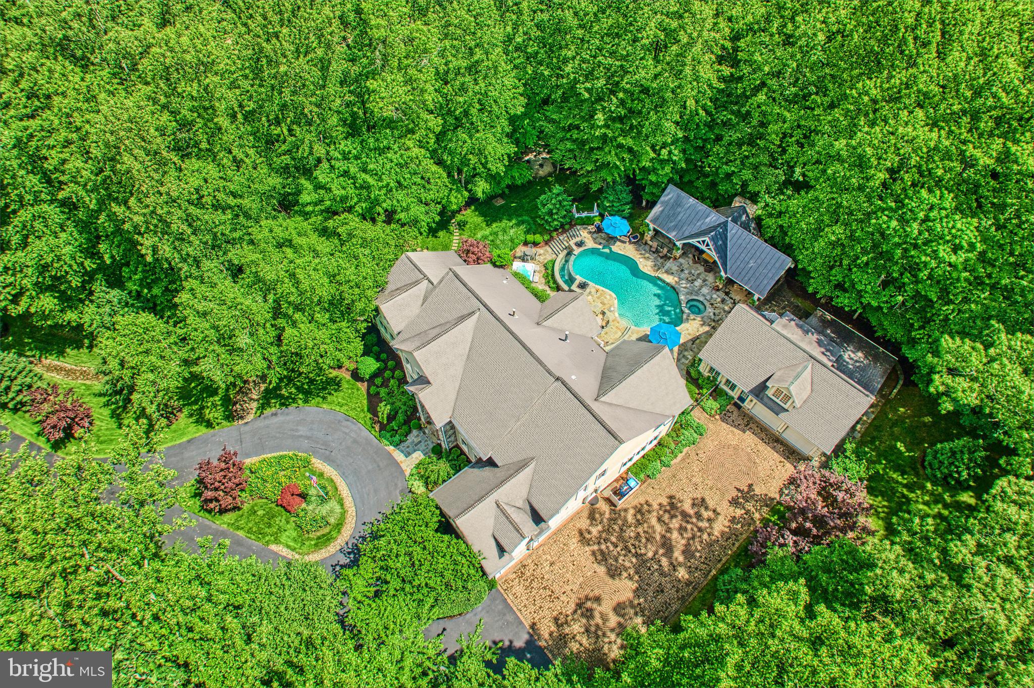 HUNTWOOD MANOR - Residential