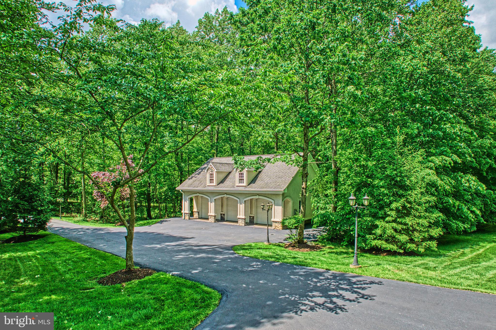 HUNTWOOD MANOR - Residential