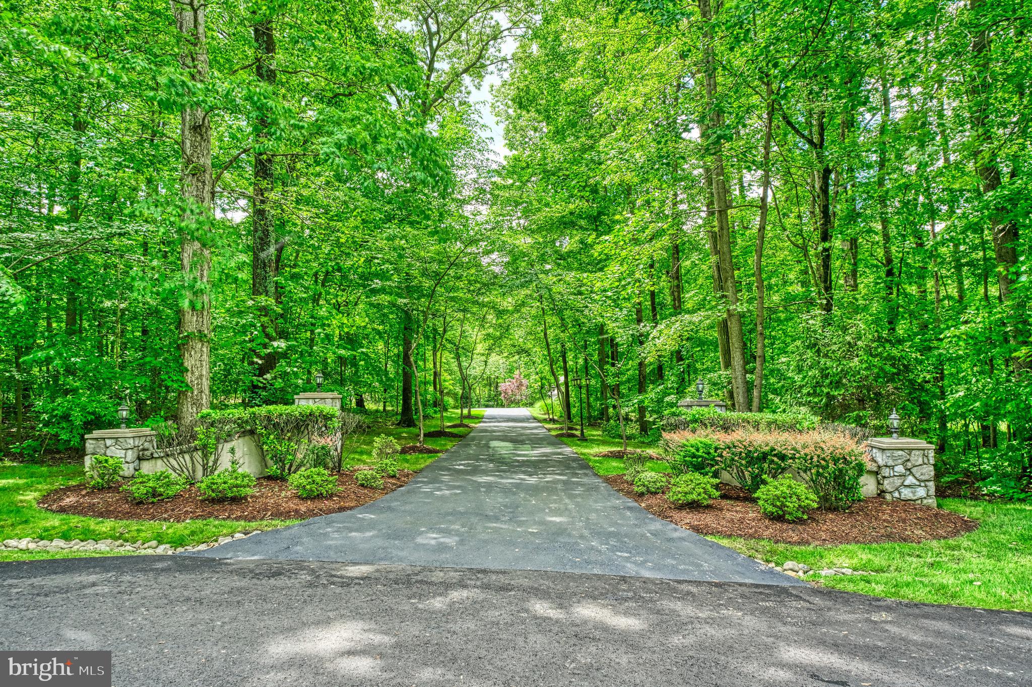 HUNTWOOD MANOR - Residential