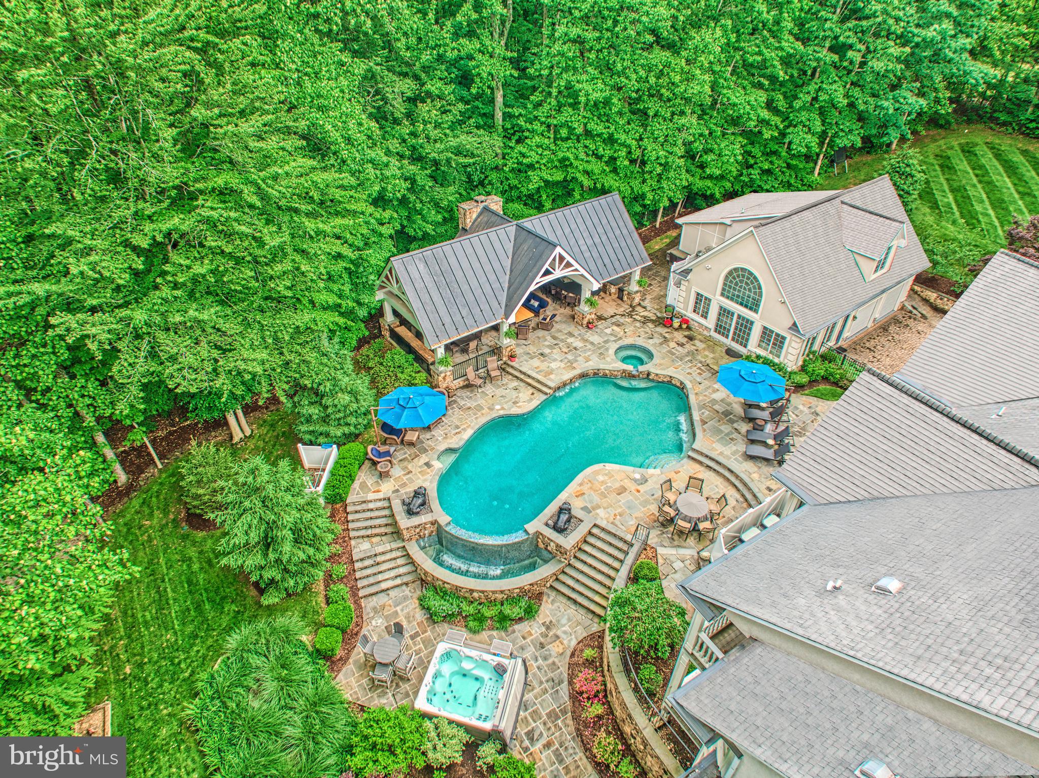 HUNTWOOD MANOR - Residential