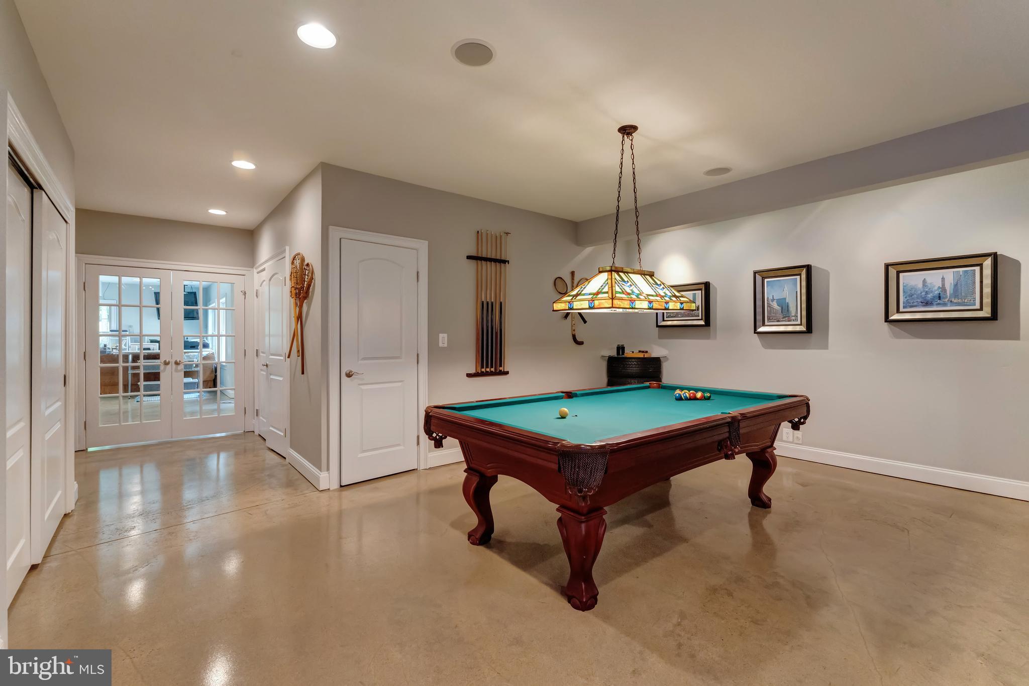 HUNTWOOD MANOR - Residential