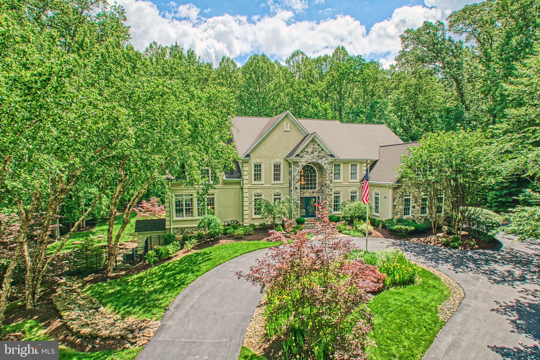 HUNTWOOD MANOR - Residential