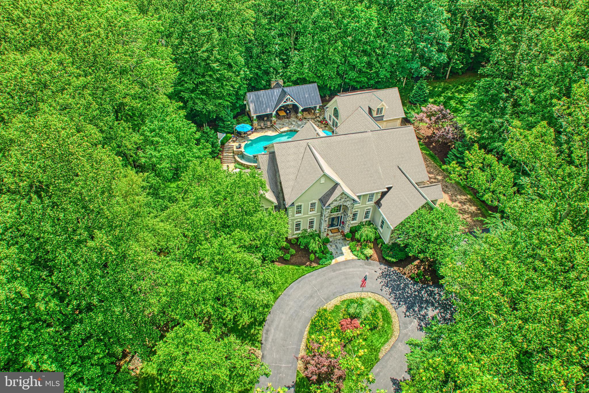 HUNTWOOD MANOR - Residential