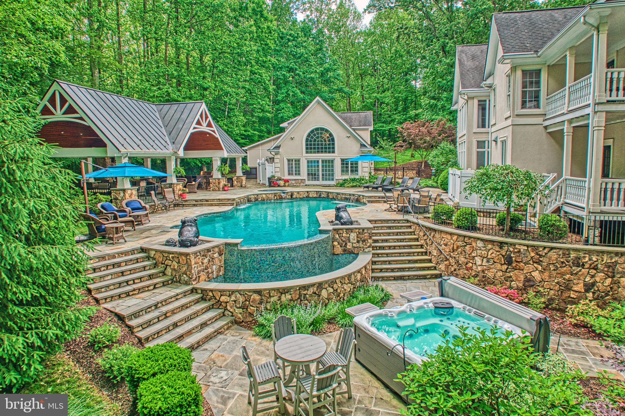 HUNTWOOD MANOR - Residential