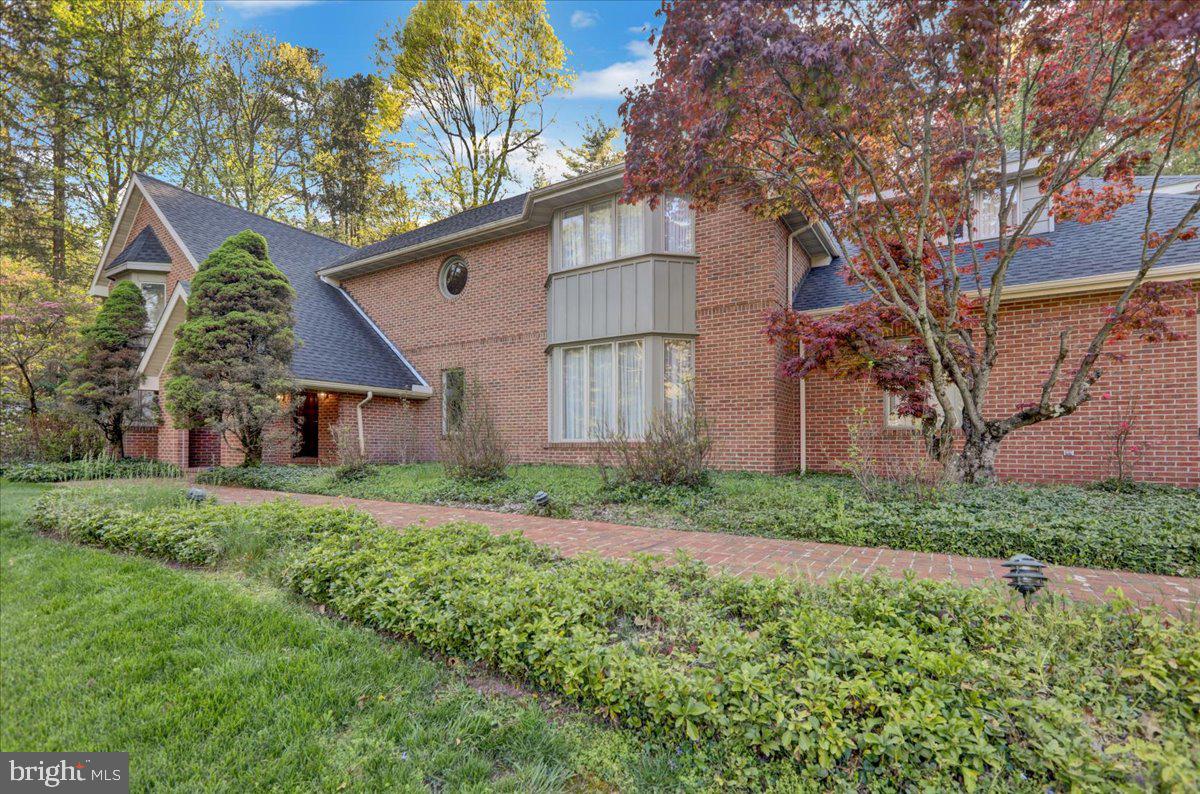 HESSIAN PINES - Residential