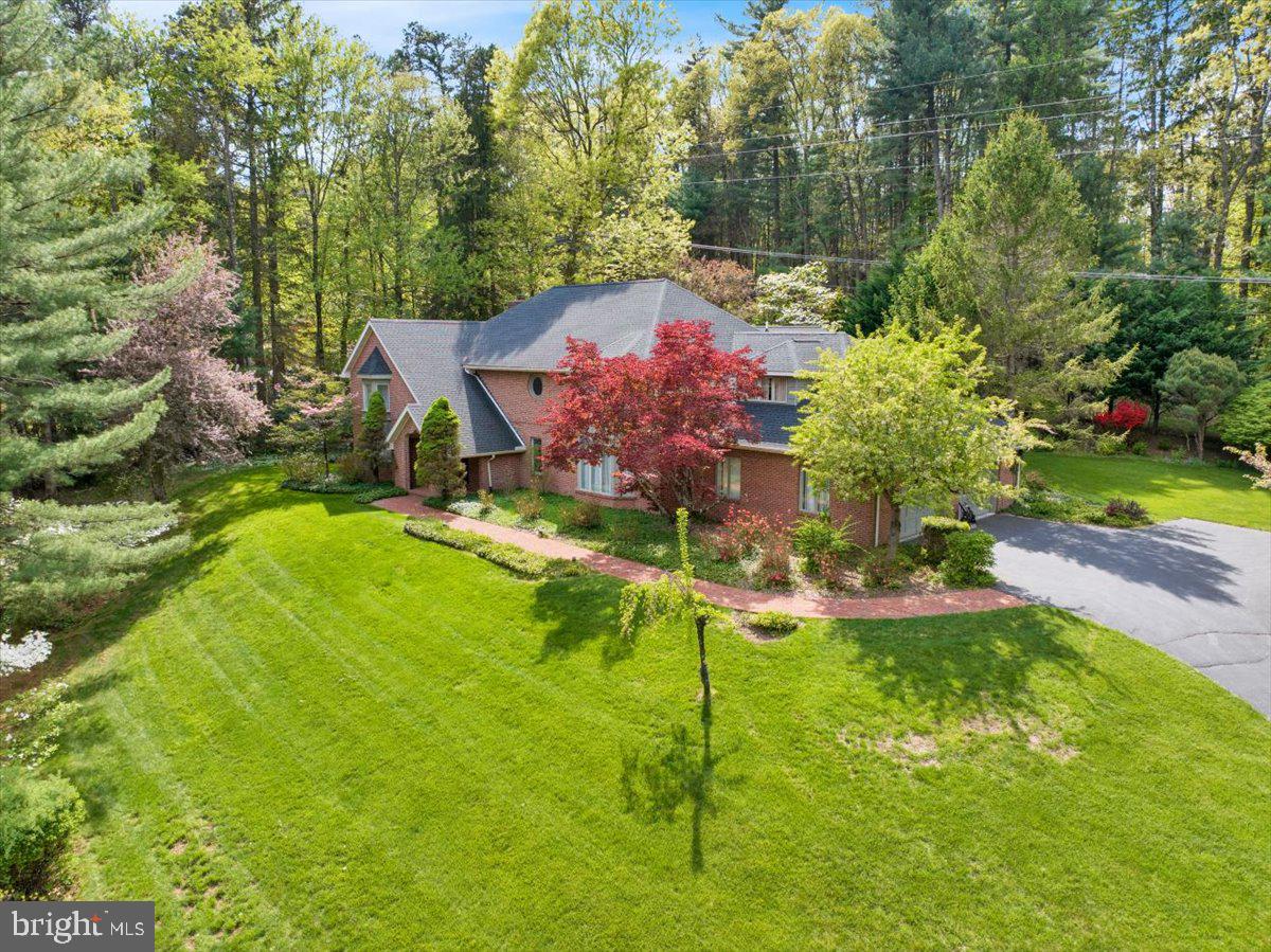 HESSIAN PINES - Residential
