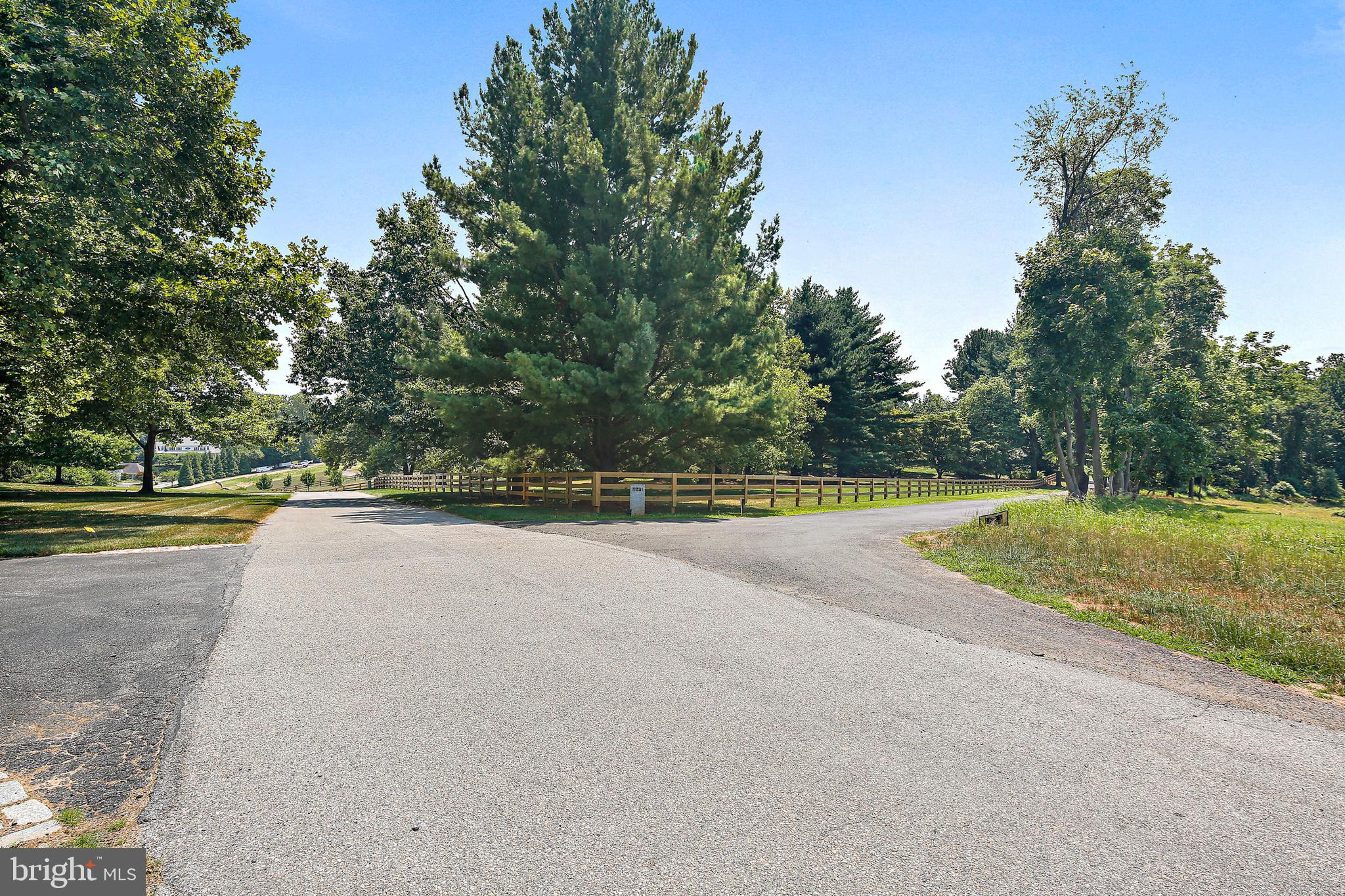 LUTHERVILLE - Land