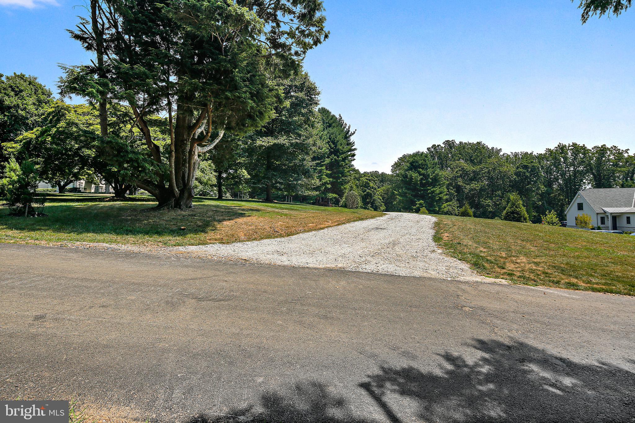 LUTHERVILLE - Land