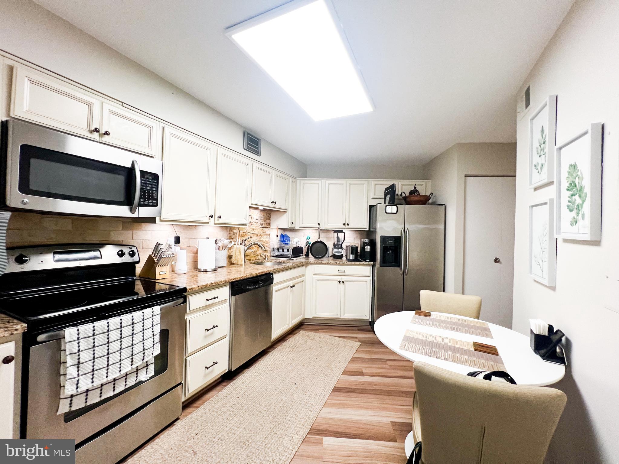 GREENS AT LEISURE WORLD - Residential