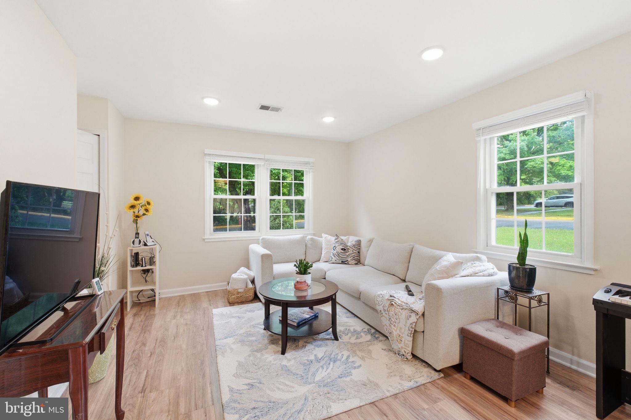 NEWINGTON STATION - Residential
