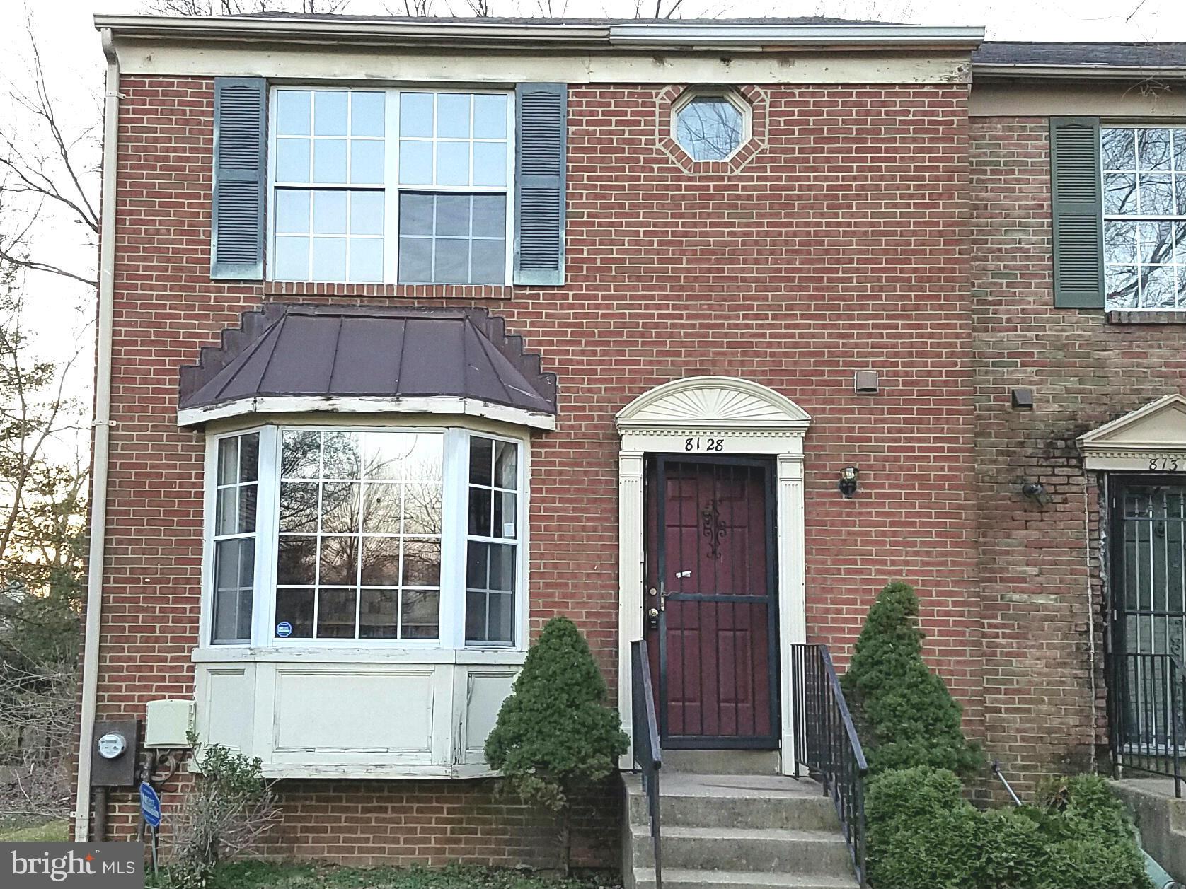 Great EOG TH with lots of potential. The home offers a large traditional living area. The kitchen is located in the front, with a separate dining area and sunken living room. The upper level offers a traditional layout.and good room sizes. Located in a super convenient location close to shopping and major roads. Great opportunity at an exceptional price.