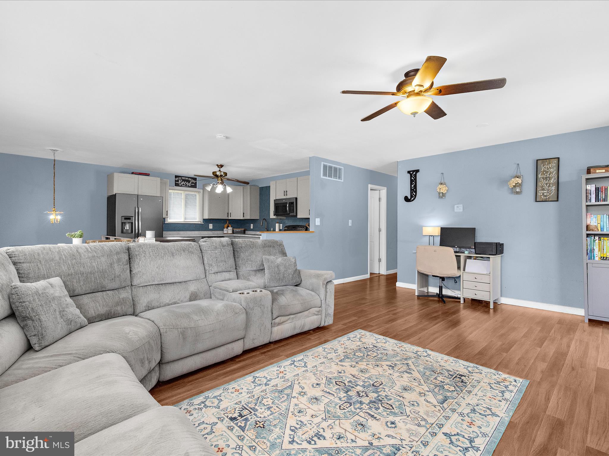 WOODLAND BEACH - Residential