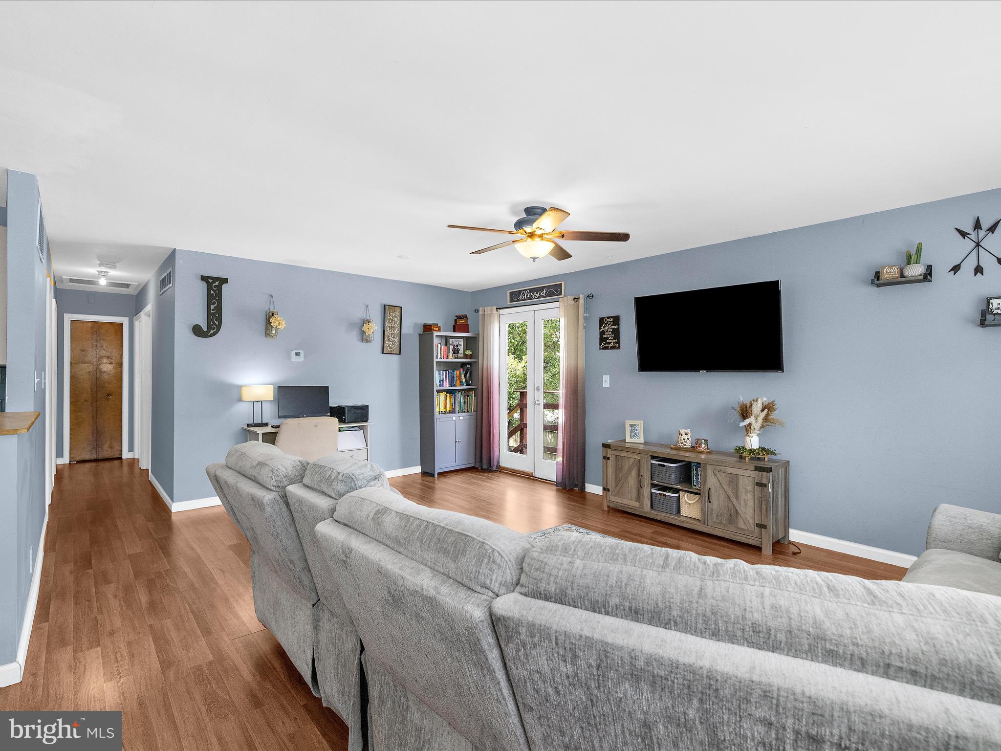 WOODLAND BEACH - Residential