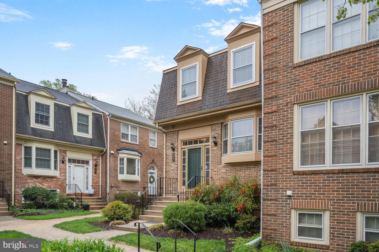 WOODSIDE - Residential