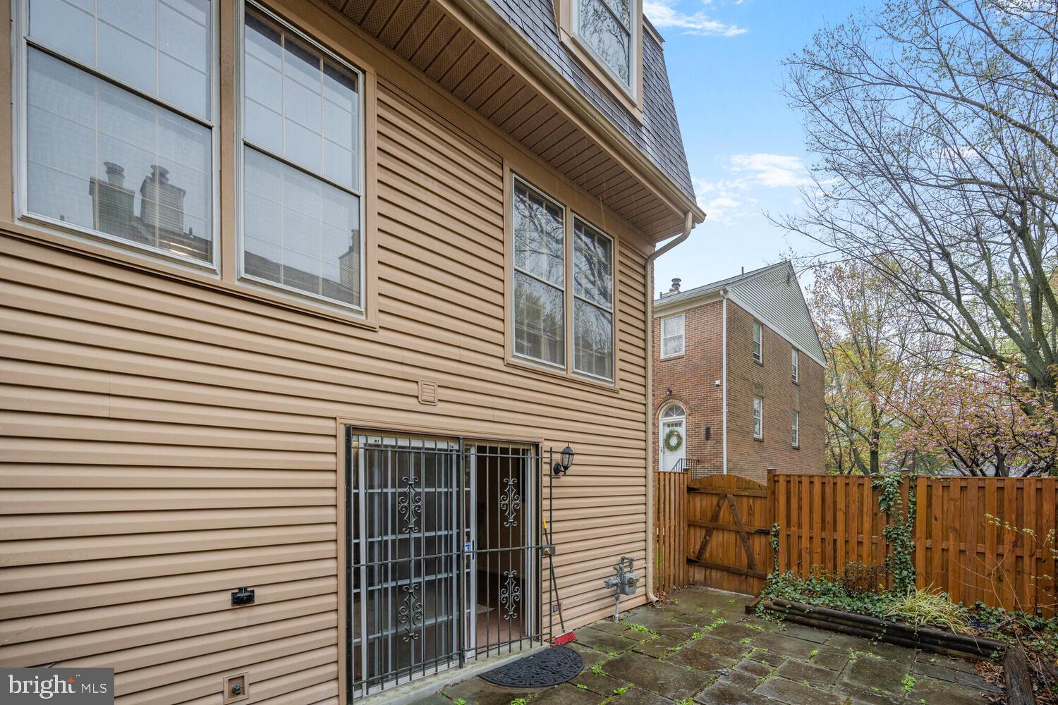 WOODSIDE - Residential