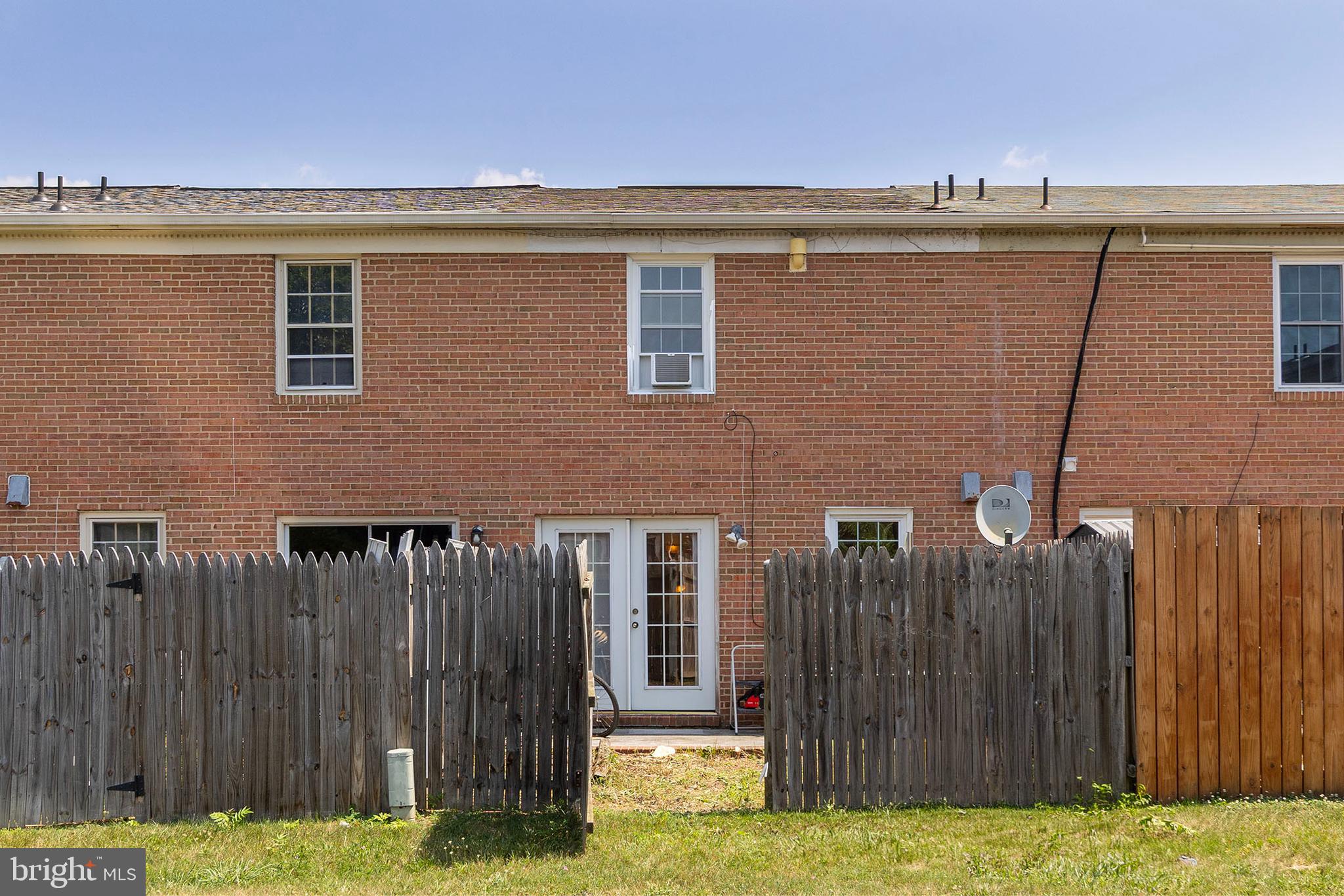 LAKEVIEW TOWNHOUSES - Residential