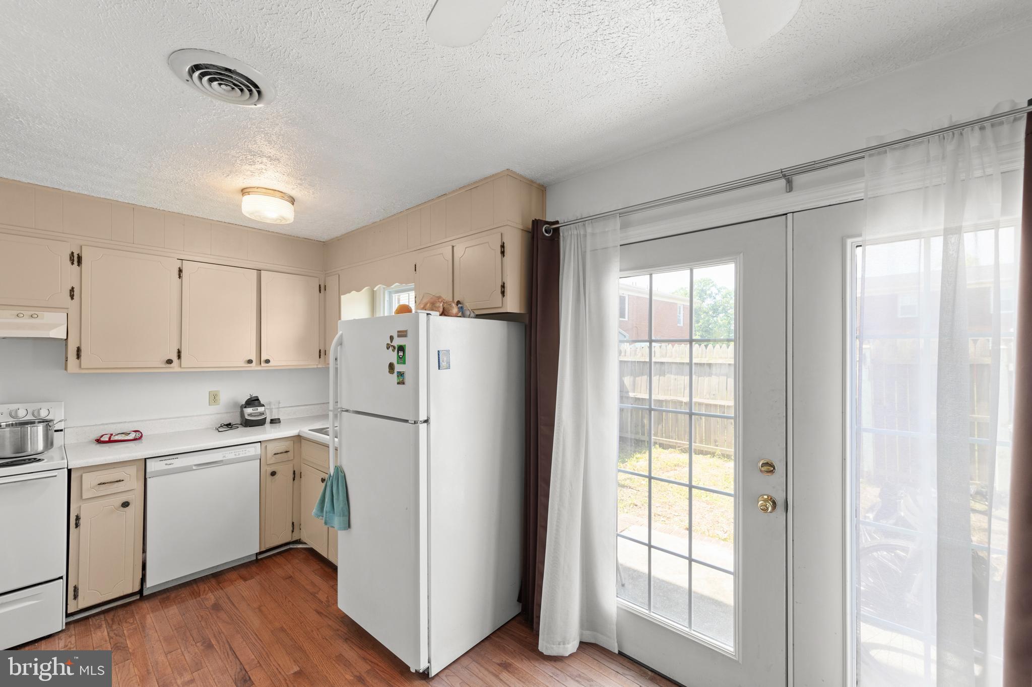 LAKEVIEW TOWNHOUSES - Residential