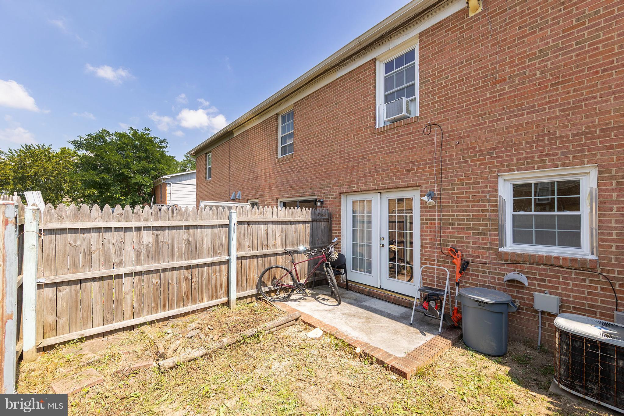 LAKEVIEW TOWNHOUSES - Residential