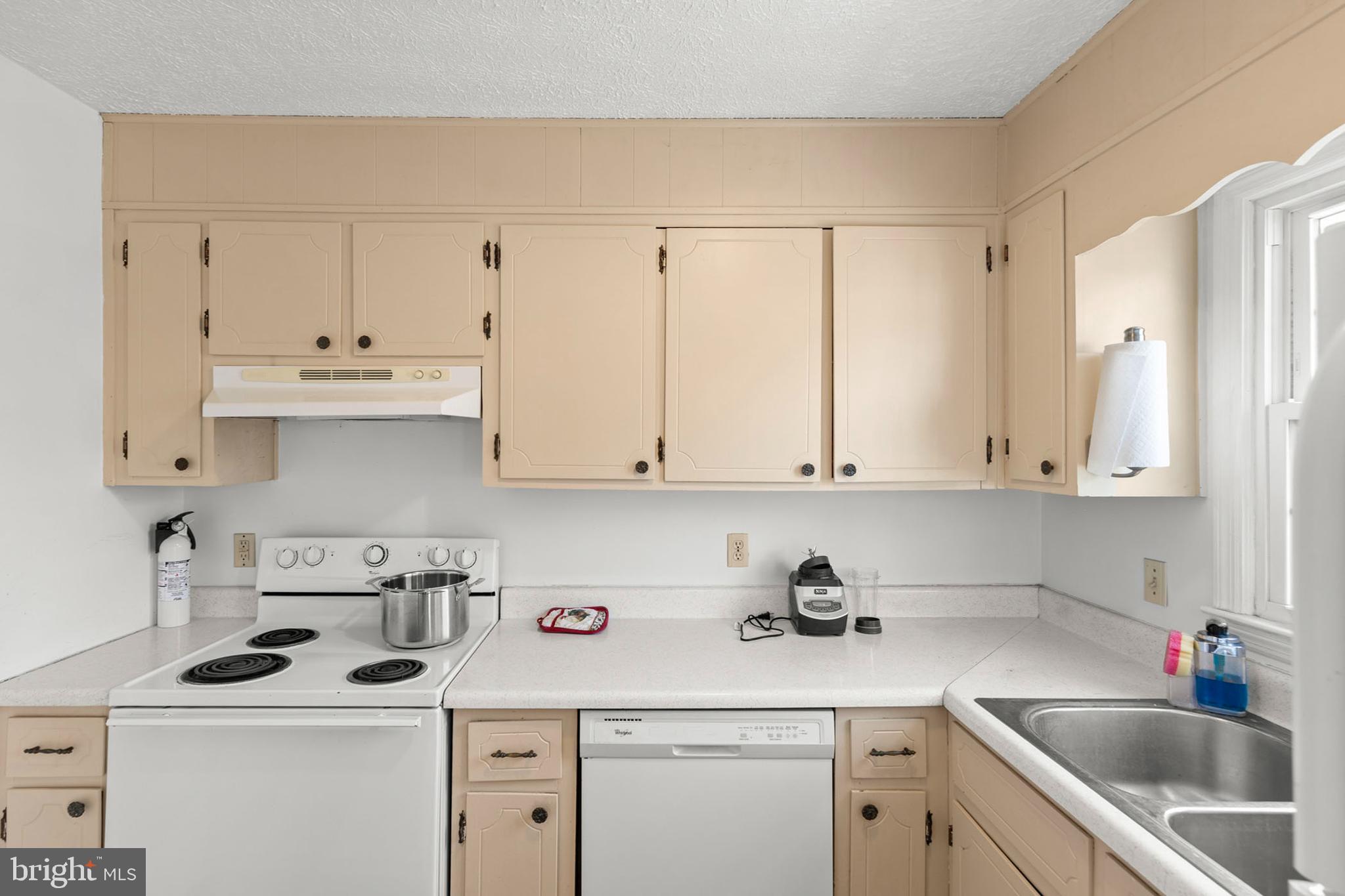 LAKEVIEW TOWNHOUSES - Residential