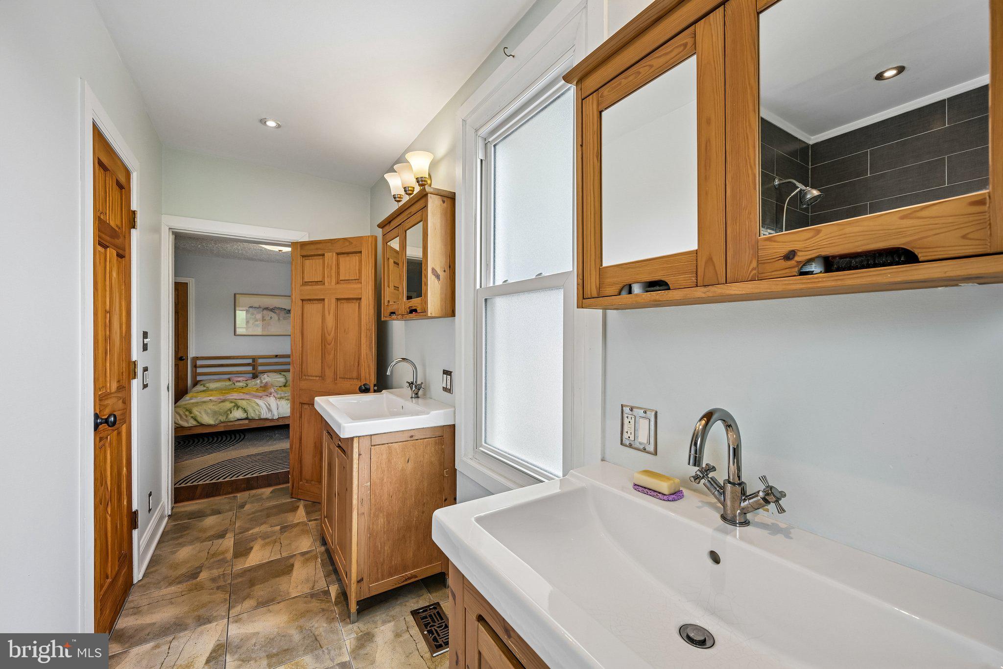 EAST FALLS - Residential