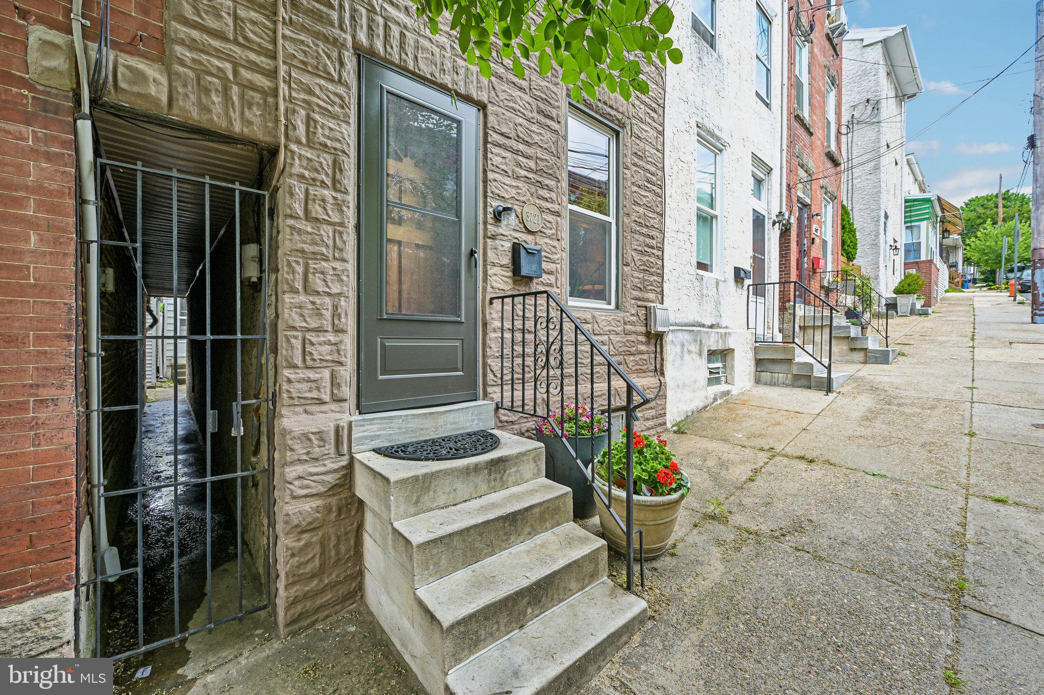 EAST FALLS - Residential