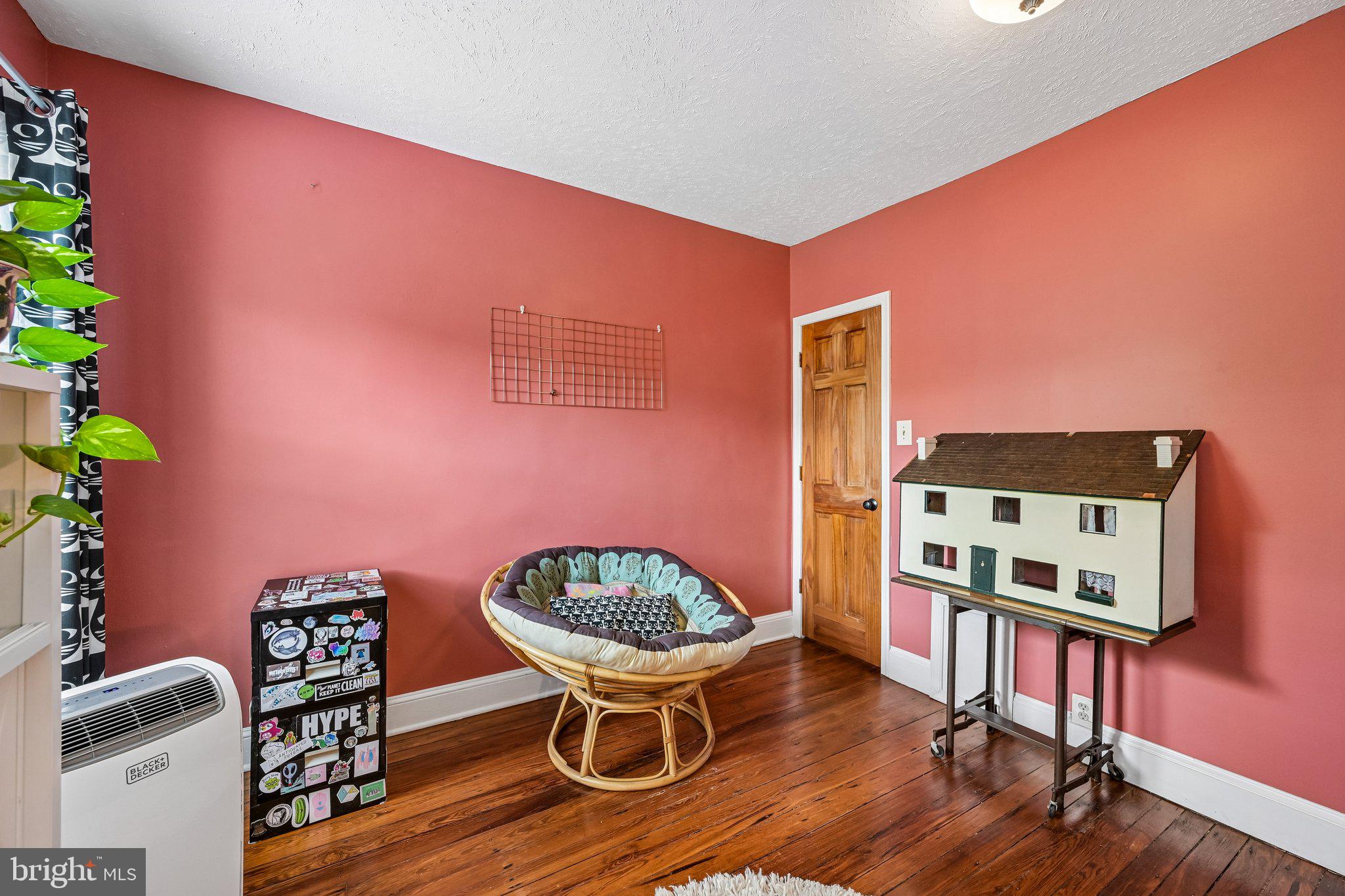 EAST FALLS - Residential