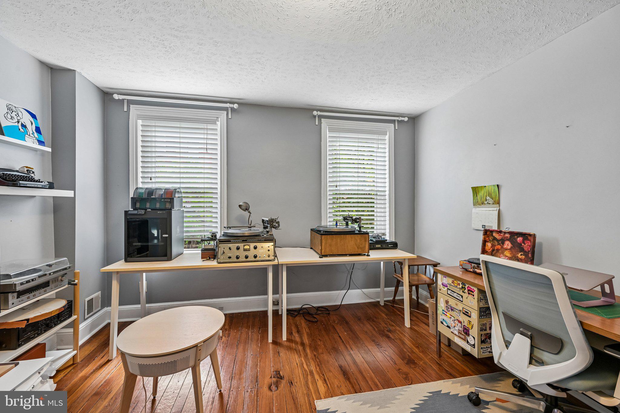 EAST FALLS - Residential