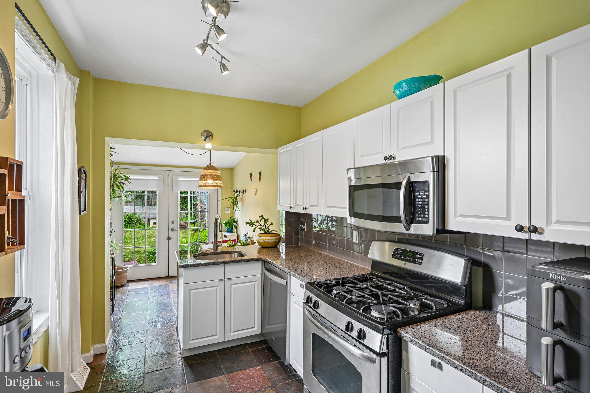 EAST FALLS - Residential