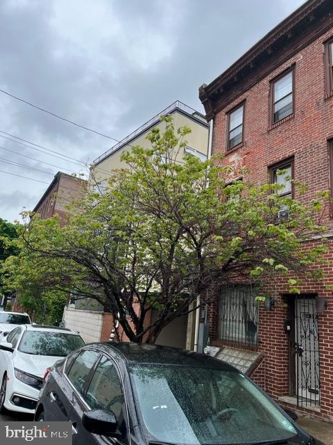 Large triplex.  Each of the units  has two bedrooms and central air conditioning.
Large yard. Located one half block from Third and Spring Garden Sts..
Close to the Delaware River, Center City Philadelphia and Interstate 95.
Unit A Lease ends 5/31/2024  Rent $1470/month
Unit B Lease renews for a year on 5/1/24        Rent  is now $1340/month
Unit C  Lease ends 10/31/24     Rent $1500/month