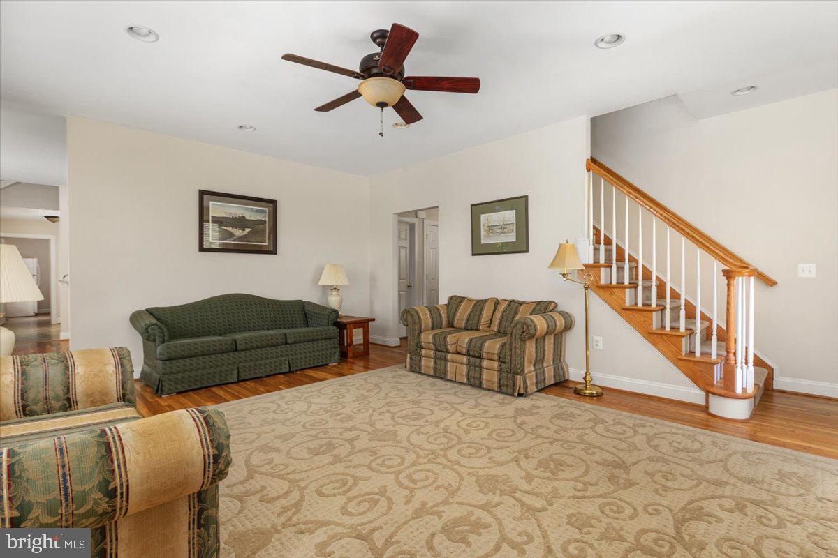 VILLAGE COURT - Residential
