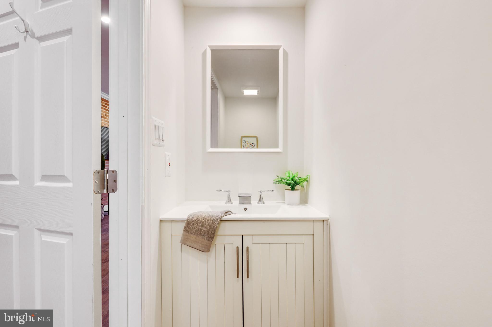 LOCUST POINT - Residential
