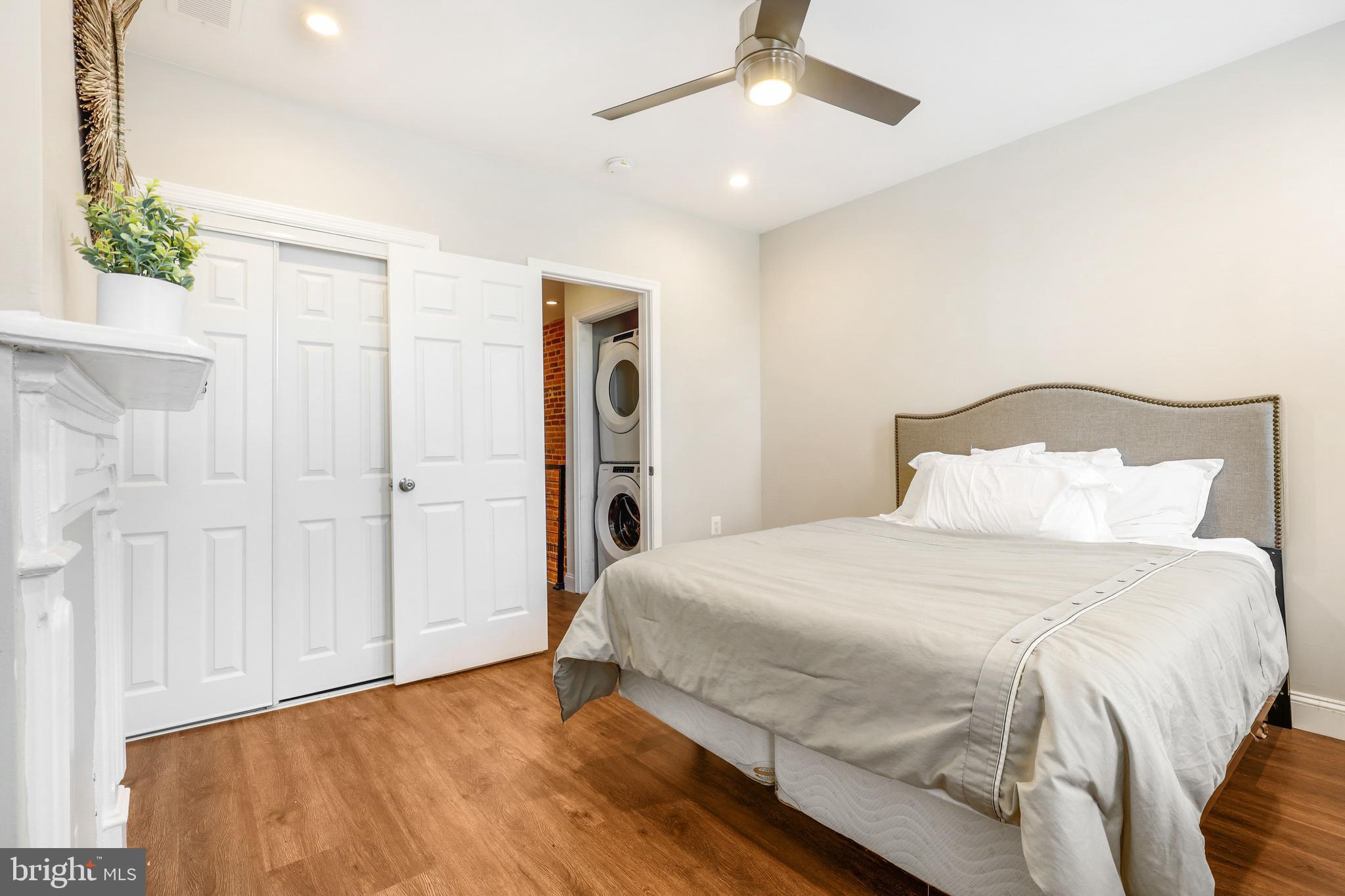 LOCUST POINT - Residential