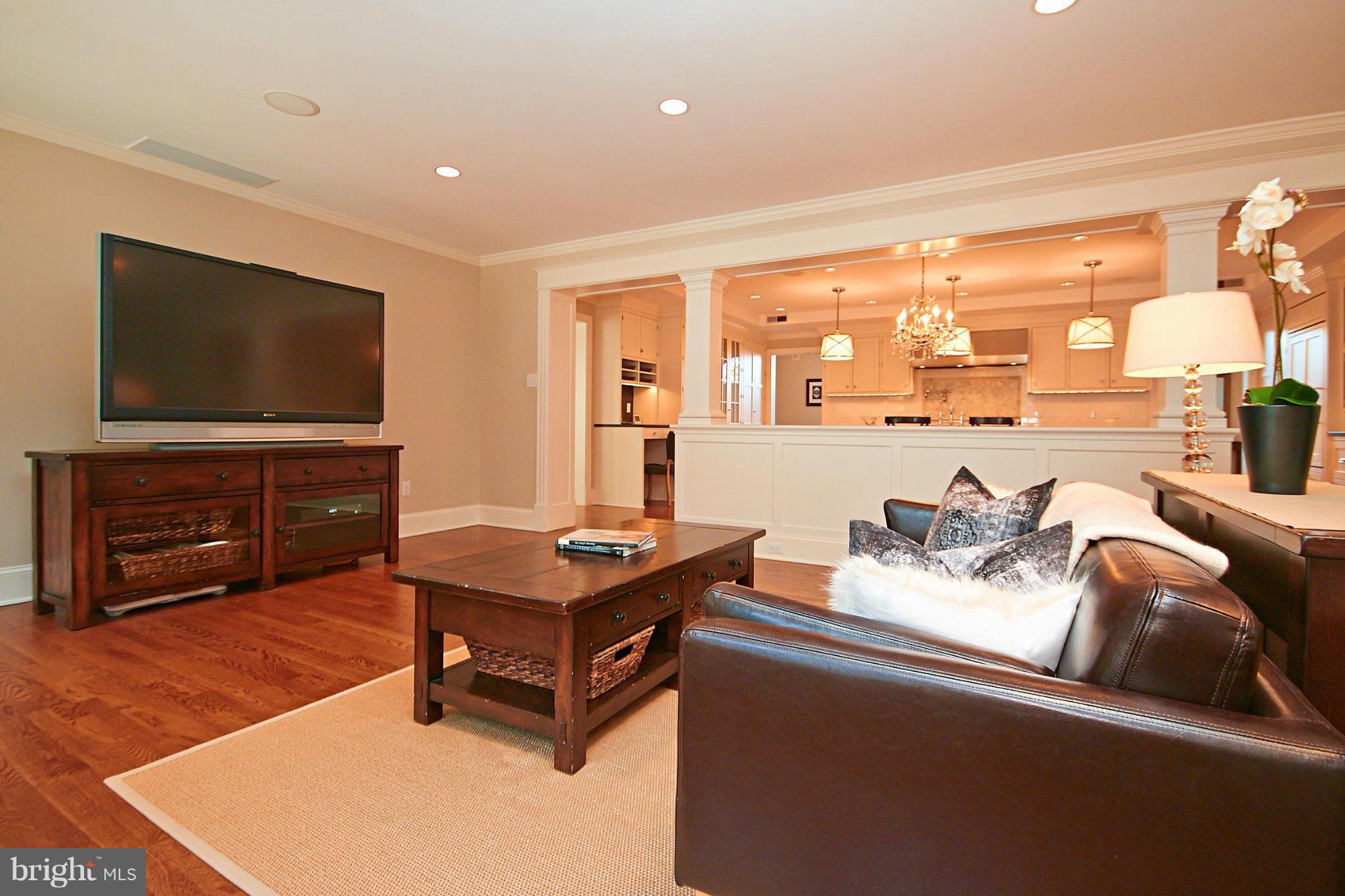 COUNTRY CLUB HILLS - Residential