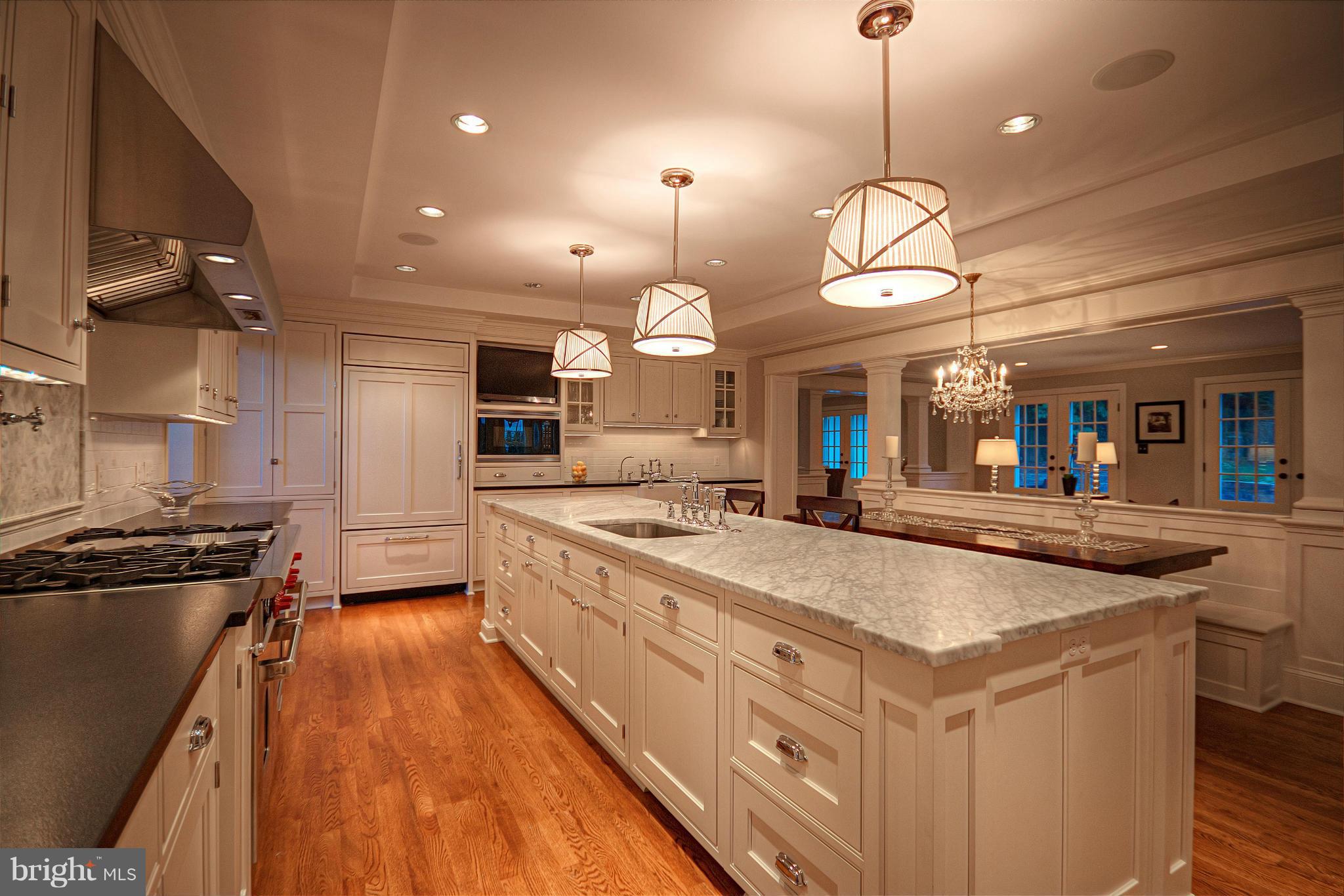 COUNTRY CLUB HILLS - Residential