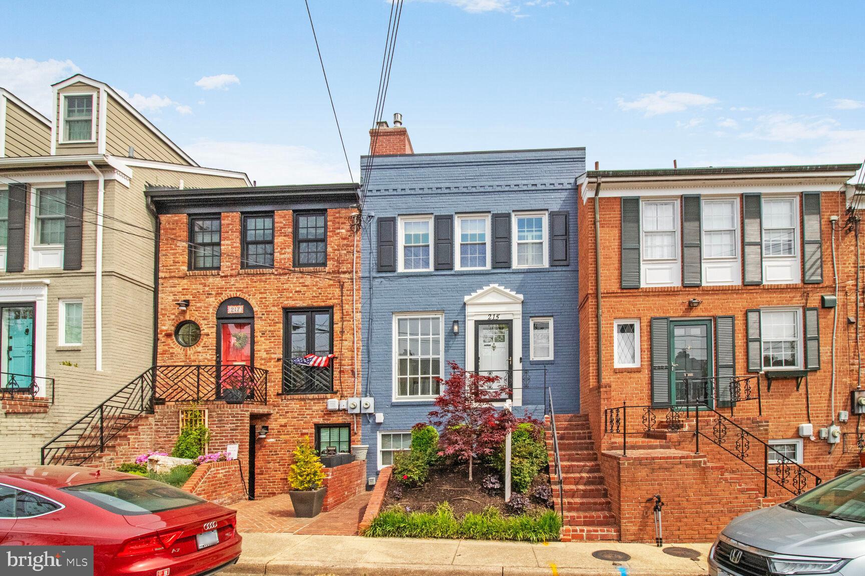 Wonderful FURNISHED rental in quiet corner of Yates Gardens! Updated kitchen & baths. 2 gas fireplaces. Spacious lower level den with built-ins, laundry, office area, and full bath. 3 bedrooms on upper level. Private patio with shade tree and landscaped planters. Parking on access road for resident, additional parking readily available on the street. 1 block from the community gardens and Jones Point Park. 6-24 month lease.