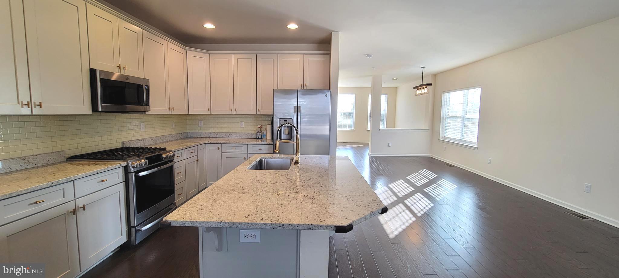 HIGH GROVE - Residential