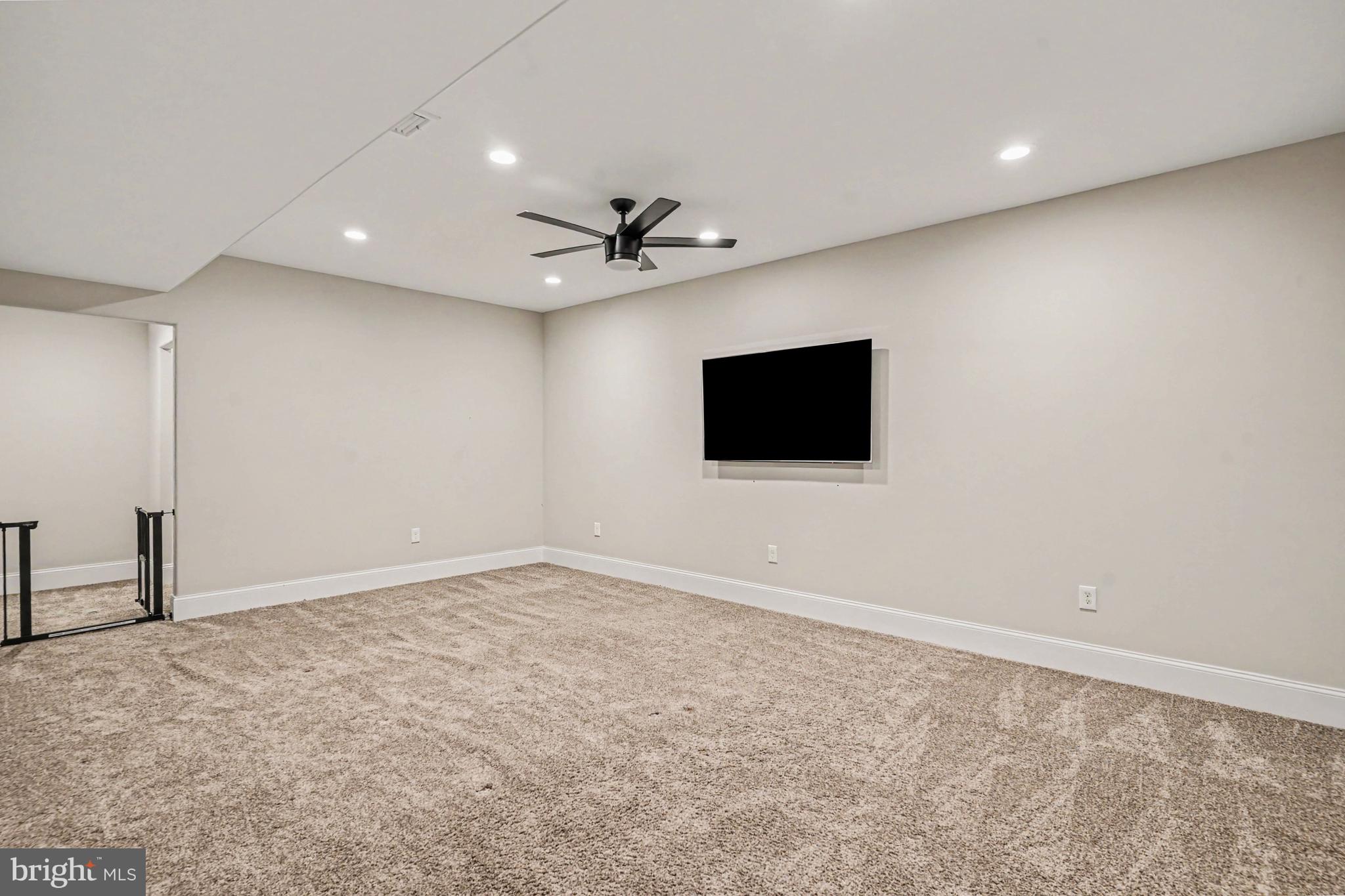 ENCLAVE AT EVANSBURG - Residential