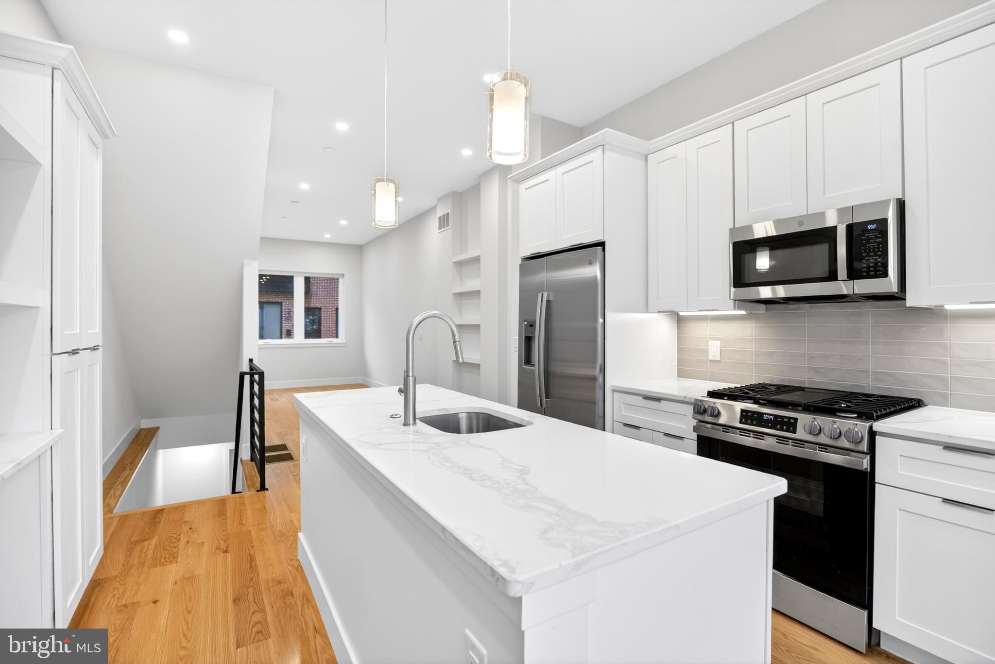 DICKINSON NARROWS - Residential