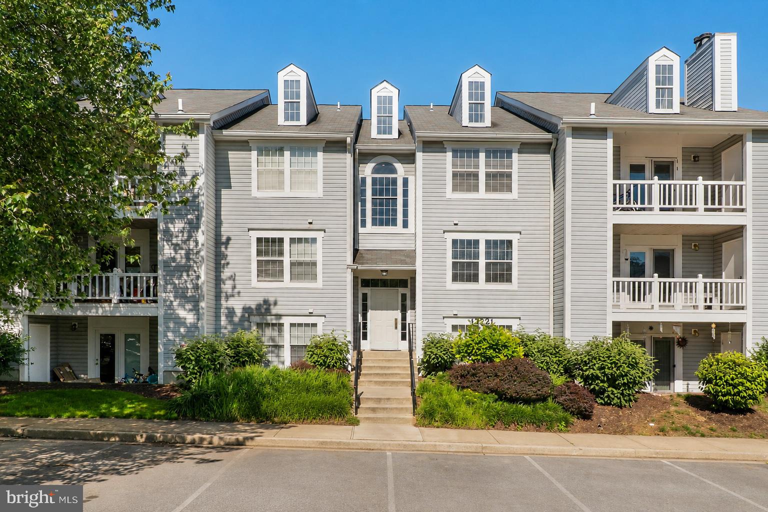 Nestled in the serene community of Waters Edge at North Lake, this charming 2-bedroom, 2-bathroom unit offers a perfect blend of comfort and convenience. Step inside to discover an inviting open floor plan, where natural light dances through skylights, illuminating the spacious living and dining areas. The cozy fireplace, adorned with a classic mantel, creates a warm focal point for gatherings. The well-appointed kitchen features stainless steel appliances, including a dishwasher and electric oven, making meal prep a delight. Enjoy the ease of in-unit laundry, ensuring your daily routines are seamless. Outside, the community amenities are truly exceptional. Take a refreshing dip in the outdoor pool, enjoy leisurely afternoons at the tennis courts, or let the little ones explore the tot lots and playgrounds. With access to Gunners Lake, residents can relish in the beauty of nature right at their doorstep. The neighborhood is enriched by well-maintained common areas, and the association fee covers essential services like water/sewer, lawn maintenance, snow removal, and trash collection, allowing you to focus on enjoying your home. Nearby parks and top-rated schools enhance the community's appeal, making it a wonderful place to live. Experience the tranquility and vibrant lifestyle that Waters Edge at North Lake has to offer-your new home awaits!