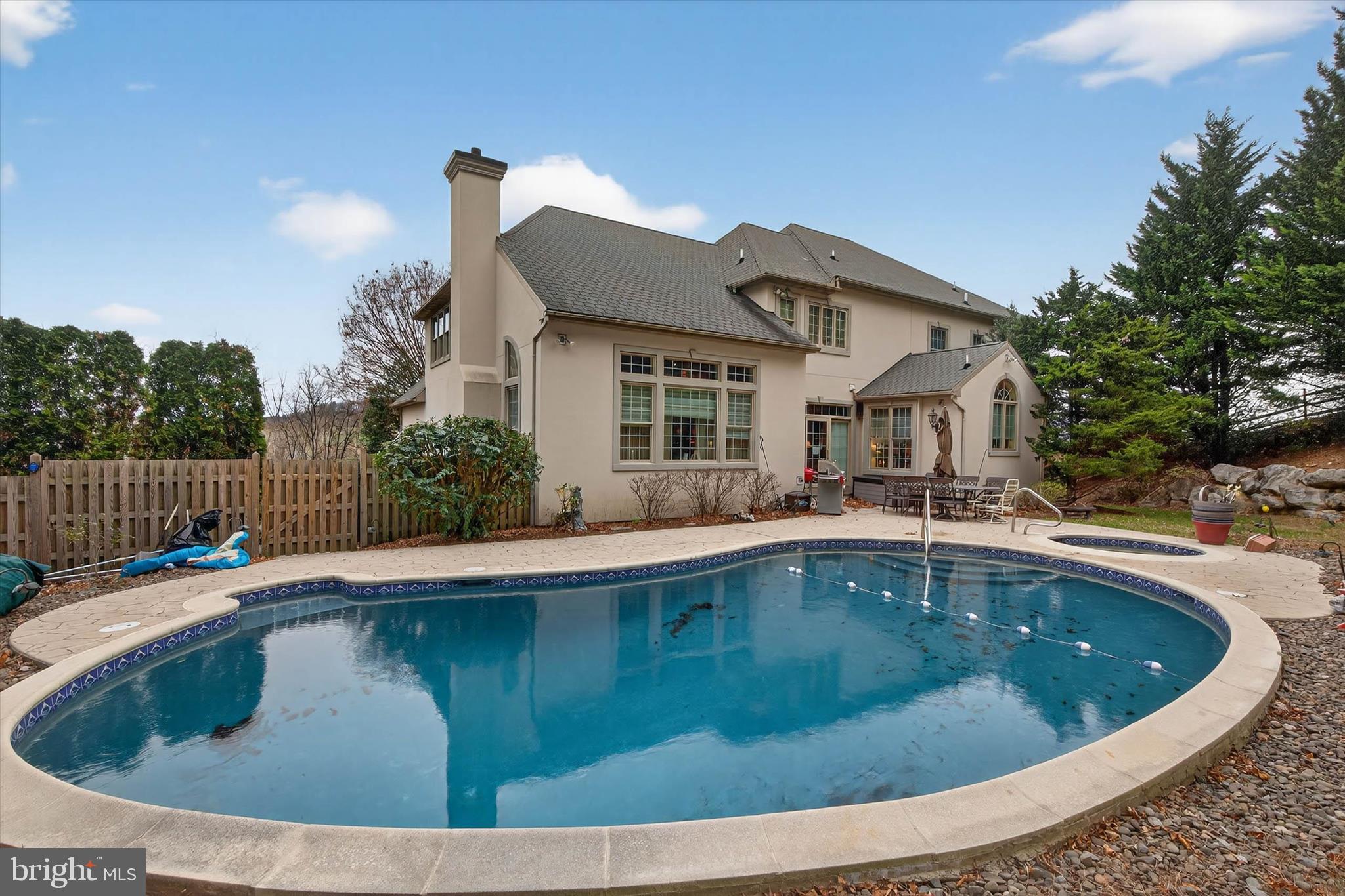 INVERNESS AT SPRIN - Residential