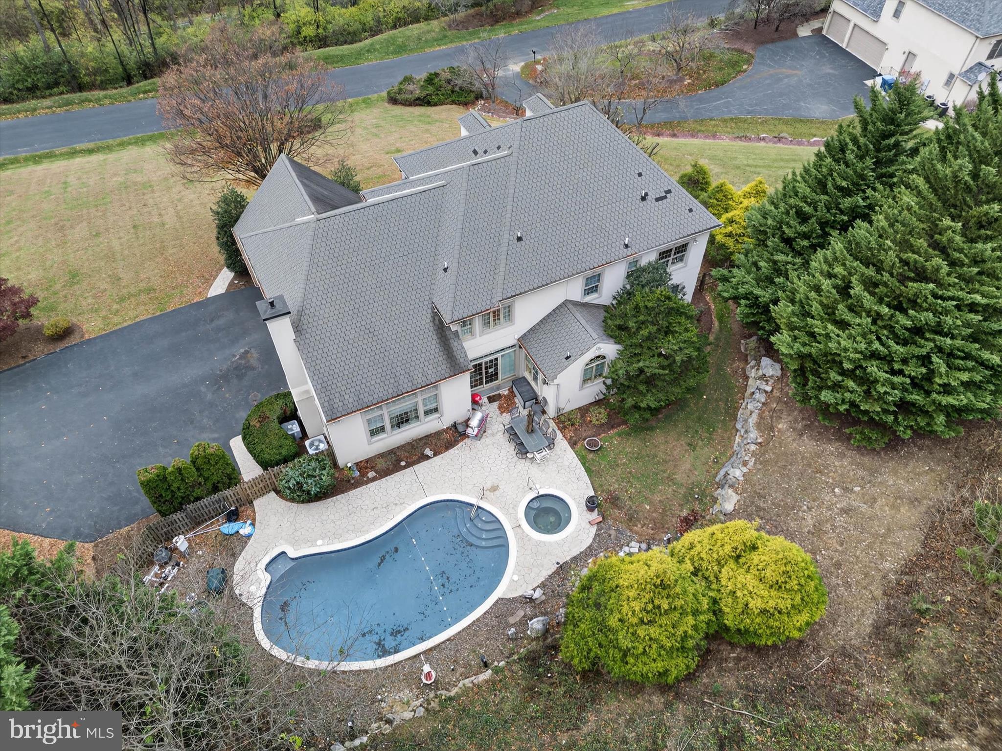 INVERNESS AT SPRIN - Residential